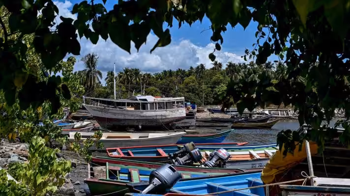 Featured image: View of the port of the city of Güiria, Sucre state, from where the ship that wrecked left (Photo: Federico Parra / AFP).
