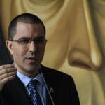 Venezuelan Chancellor Arreaza critisized Colombia begginf for international funds to vaccinate Venezuelan migrants when Venezuela will do vaccinate migrants in Venezuela with its own resources in the middle of US blockade.
