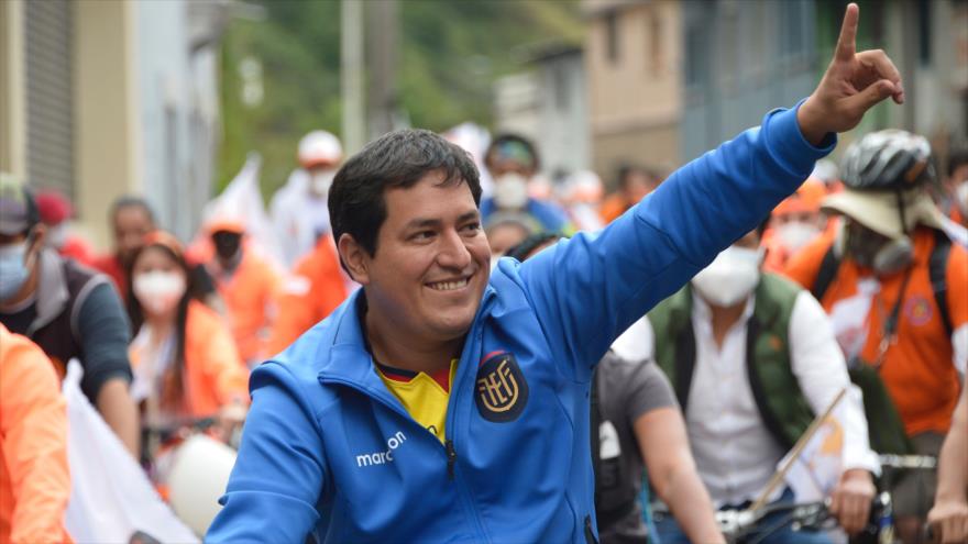 Featured image: The presidential candidate of the Union for Hope (Unes) alliance, Andrés Arauz, in a campaign event in Quito, January 26, 2021. (Photo: AFP).
