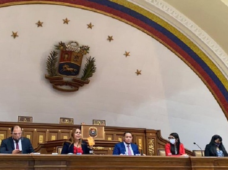 Deputyy Iris Valera demanding an arrest warrant against former deputy Guaido