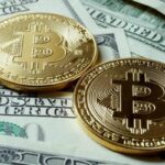 Featured image: The value of the US dollar has fallen against bitcoin in the last four years. (Photo: Getty Images.)