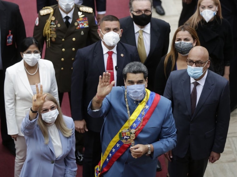 Maduro-llegando-a-la-AN