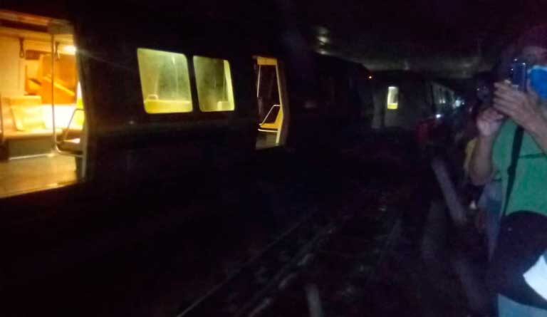 Caracas Metro train derails on tuesday january 19