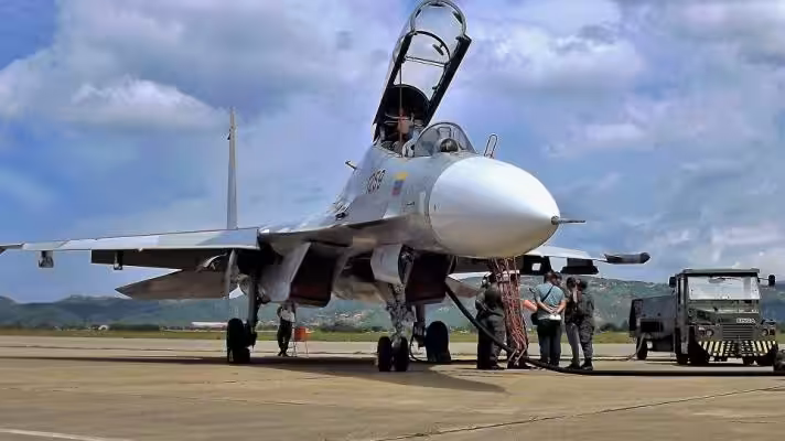 Featured image: Venezuela has 23 Russian Su-30MKV fighters (Photo: CC BY-SA 4.0 / Carlos E. Pérez SL / Sukhoi SU-30MK2).
