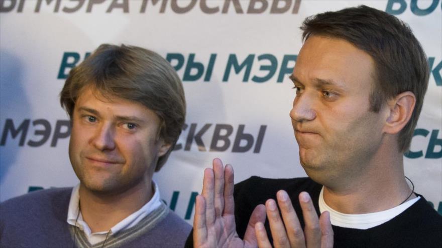 Featured image: The Russian opponent, Alexei Navalni (right), and his close collaborator, Vladimir Ashurkov. Photo courtesy of HispanTV.