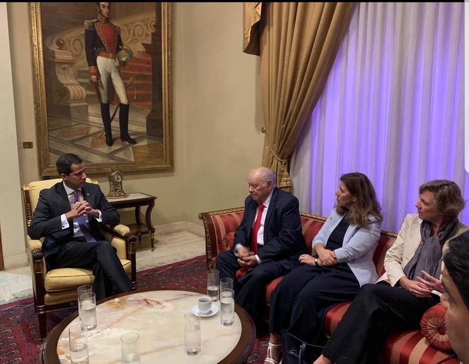 Featured image: The European diplomat, Isabel Brilhante, in a meeting with former deputy Guaido a few days after ihis self proclamation as interim president in 2019. File photo.