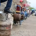 Ordinary Venezuelans are the ones suffering the lack of domestic gas, due to US blockade and sanctions but also due to corruption. File photo.