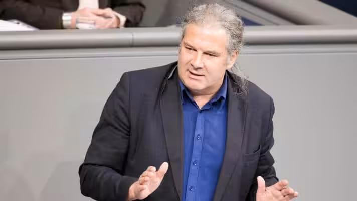 Featured image: German MP Andrej Hunko of the Die Linke party (Photo: Michael Kappeler / DPA).