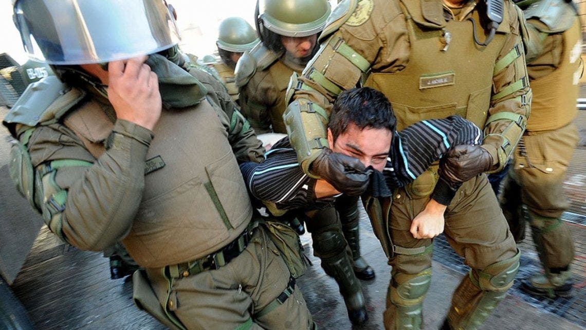 More police repression in Chile. Photo courtesy of Diario Popular.