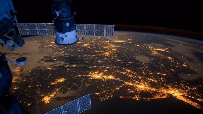 Featured image: The space race is swinging in favor of the emerging powers (Photo: Pixabay / David Mark).