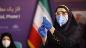 Featured image: An Iranian health worker prepares a dose of the Barekat vaccine, produced by the Islamic Republic (Photo: Aref Taherkenareh / Shutterstock).