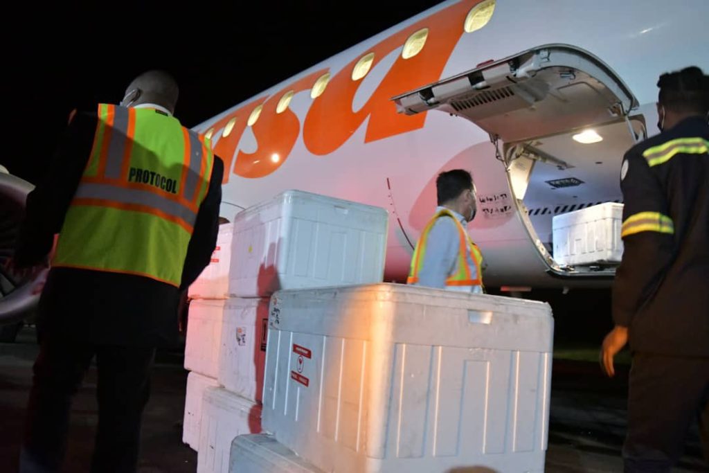 Featured image: Venezuelan state airline Conviasa supports ALBA-TCP in the delivery of anti Covid-19 vaccines donated by China to member countries. In this occasion to the island of Dominica. Photo courtesy of Minister Jorge Arreaza (@jaarreaza)