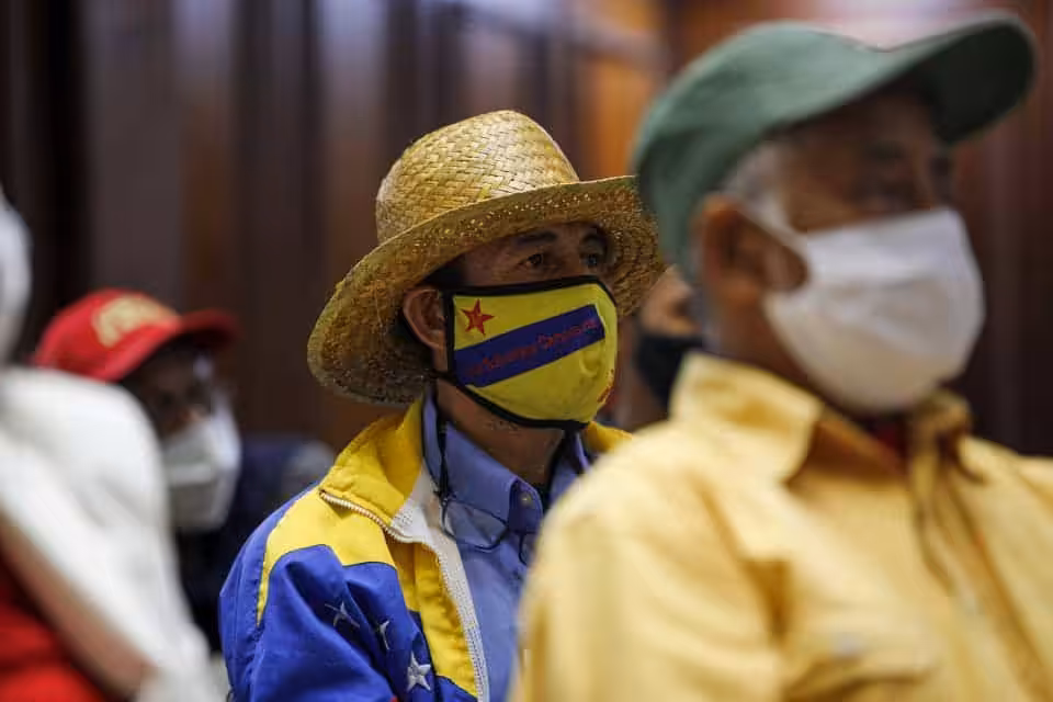 Featured image: Venezuelan peasant leaders met with parliamentarians to find ways to solve problems this Monday, March 15. Photo courtesy of @wcastroPSUV.