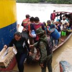 Venezuelans returning to La Victoria, Apure state after clashes between Colombian narco-paramilitary gangs and Venezuelan army. Photo courtesy of @luchalmada