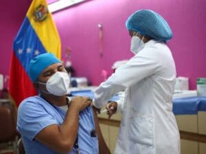 Featured image: Venezuelan healthcare and law enforcement personnel along with teachers have been vaccinated for the last several weeks. File photo.