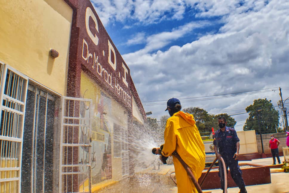 Featured image: Venezuelan current strategy against COVID-19 is based on a mass vaccinations strategy already launched, a radical but voluntary social distancing scheme and constant epidemiological cleaning of mass transportation systems and public places and hospitals. File photo.