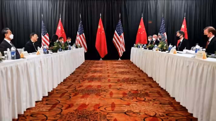 Featured image: Delegates from Beijing and Washington met at the Captain Cook hotel in Anchorage (Alaska) (Photo: AFP).