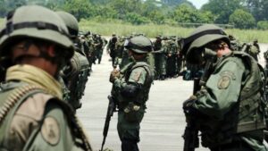 Features image: The Venezuelan Army is prepared to repeal and neutralize a Colombian paramilitary and army attack. File photo.