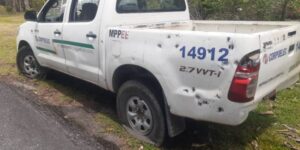 Featured image: Corpoelect team was attacked by Colombian paramilitary groups near the town of La Victoria, Apure state. Photo courtesy of La IguanaTV.