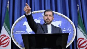 Featured image: Iranian Foreign Ministry spokesman Said Jatibzade speaks during a press conference in Tehran, the capital. Photo courtesy of HispanTV.