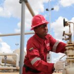Featured image: PDVSA working class works to recover refineries (Photo: PDVSA) .