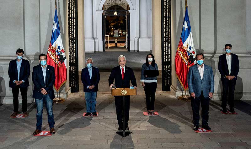 Featured image: Chilean president Sebastian Piñera announcing the proposal that by any mean might be understood as a humanitarian decision but as a political tactic that should be rejected. Photo courtesy of America Noticias.