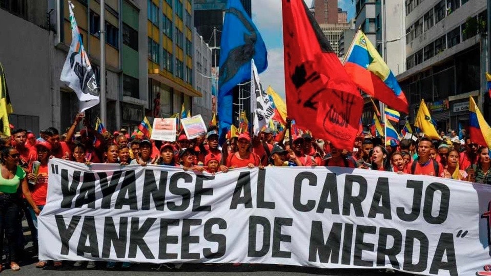 women-venezuela-blockade-2