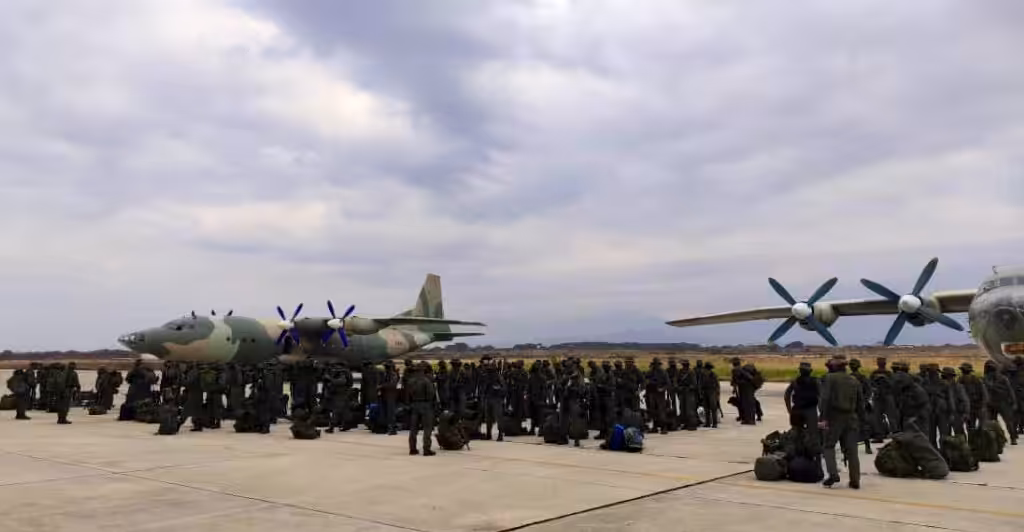 Venezuela sent to Apure state bordering COlombia, fast deployment troops to repeal COlombian paramilitary and any kind of foreign incurssion in its territory. Photo courtesy of CEOFANB.