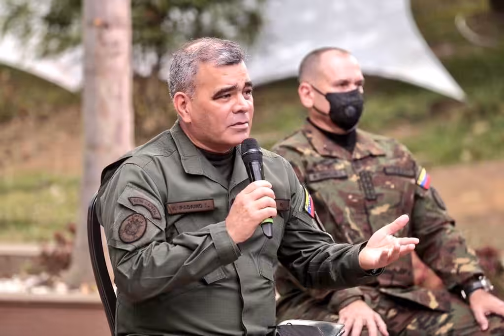 Venezuelan minister for defense Vladimir Padrino and Comander of the CEOFANB Remigio Ceballos. File photo courtesy of RedRadioVE.
