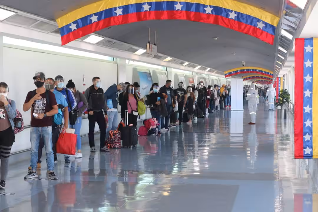 205 Venezuelan migrants return in a Conviasa free of charge flight within the Vuelta a la Patria program. Photo courtesy of MPPRE.