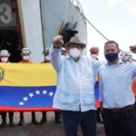 Featured image: Ralph Gonsalves, Prime Minister of Saint Vincent and the Grenadines, receives a Venezuelan delegation with humanitarian aid. (Photo: Twitter / @CancilleriaVE) .