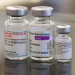 Featured image:In the center, a model of the AstraZeneca / Oxford vaccine (Photo: Thomas Kienzle / AFP).