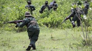 Featured image: Venezuelan Army (FANB) during chase and capture operations against Colombian paramilitary criminals in Apure state. File photo.