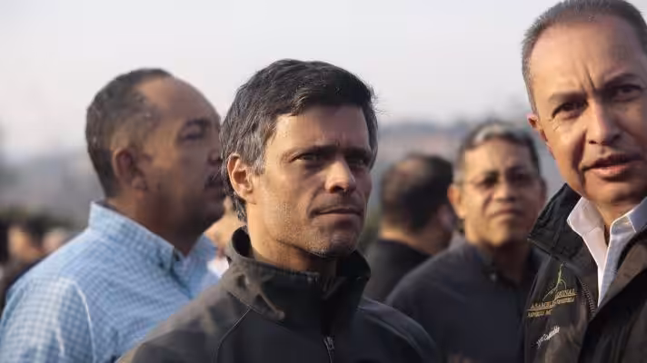 Featured image: Leopoldo López in Caracas during the attempted military coup he led on April 30, 2019 (Photo: Rafael Hernández).