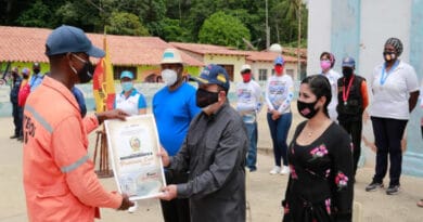 Featured image: Marco Torres recognized militia and police officers that repealed Operation Gideon on May 2020. Photo courtesy of Ultimas Noticias.