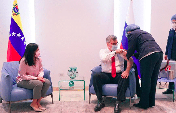 Featured image:Russian ambassador Sergey Melik-Bagdasarov the first vaccinated with EpiVacCorona in Venezuela at the beginning of clinical trials on May 4, 2021. Photo courtesy of RedRadioVE.