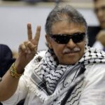 Featured image: FARC-EP commander Jesus Santrich wearing a Palestine scarf (keffiyeh). File photo.