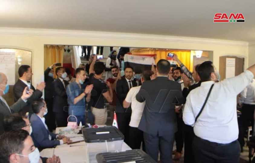 Voters in Iran. Photo by SANA.