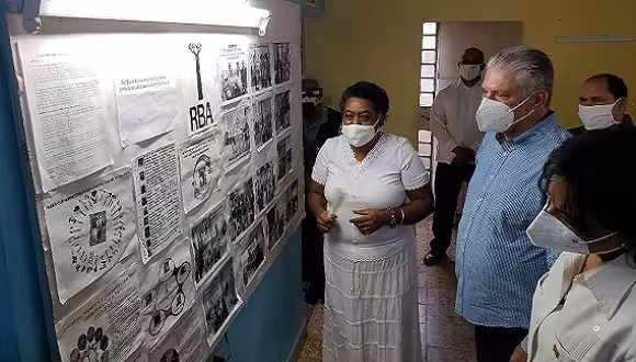 diaz-canel-visita-proyecto-contra-discriminacion-racial