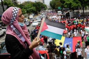 Featured image: A woman from the Palestinian community in Venezuela holds a Palestinian flag during a mobilization in favor of the Palestinian people, in Caracas Venezuela, on Tuesday, May 25, 2021. Photo: Jesús Vargas, AVN