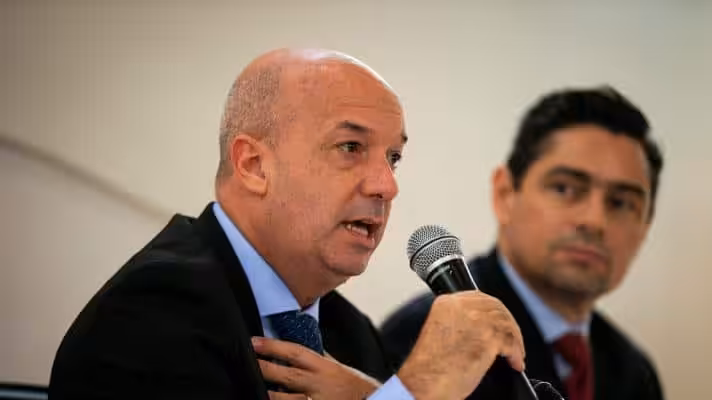 Iván Simonovis with Carlos Vecchio, members of the Guaidó clan (Photo: Alexander Drago / Reuters)