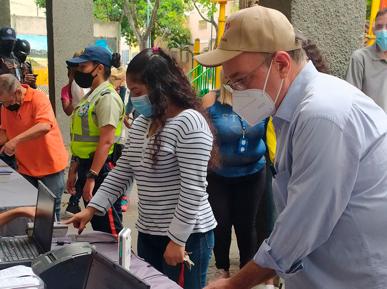 President of the CNE, Pedro Calzadilla, visits the registration and data update location near the Pérez Bonalde metro station, Sucre parish, Caracas