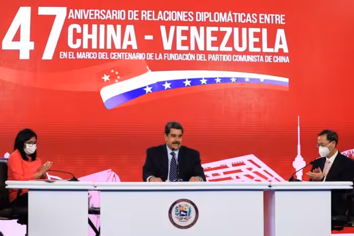 Venezuelan President Nicolas Maduro escorted by his Vice President, Delcy Rodriguez (left) and the Chinese Ambassador, Li Baorong (right). Photo courtesy of Prensa Presidencial.