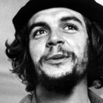 Cuban rebel Ernesto  Che  Guevara w  his left arm in a sling  Che Guevara