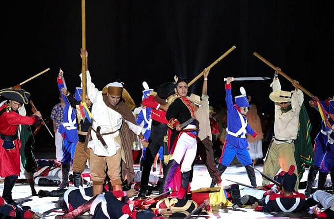 Performance representing Simon Bolivar leading the battle of Carabobo and defeating for good Spanish empire troops. Photo courtesy of Prensa Presidencial.