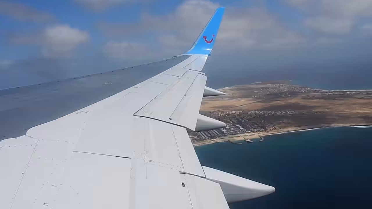 Featured image: Referential photo of a commercial jet landing in the Island of Sal, Cabo Verde. File photo.