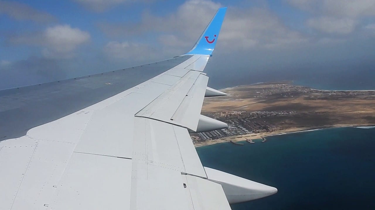 Featured image: Referential photo of a commercial jet landing in the Island of Sal, Cabo Verde. File photo.