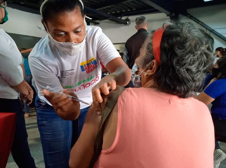 Featured image: A senior Venezuelan woman being vaccinated in Caracas during the second phase of the mass vaccination plan. Photo courtesy of Ultimas Noticias.