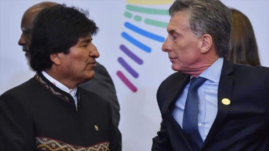 Former Bolivian President Evo Morales (left) and his Argentine counterpart Mauricio Macri during the Summit of the Americas in July 2017.