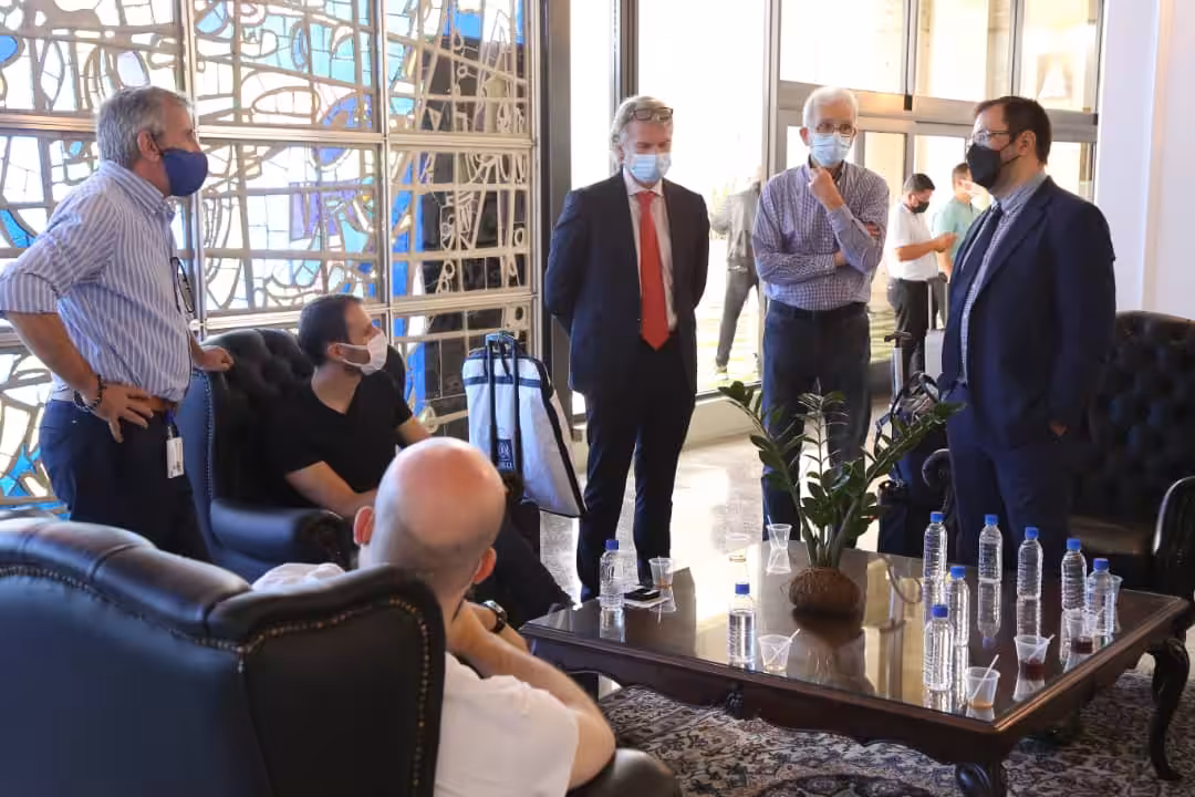 EU mission members talking with Deputy Minister for Foreign Relations, Yvan Gil at the Simon Bolivar International Airport. Photo courtesy of Twitter / @CancilleriaVE